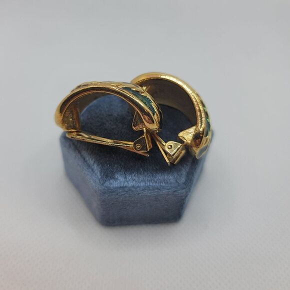 5 Pairs Of Clip On Earrings - Picture 5 of 9